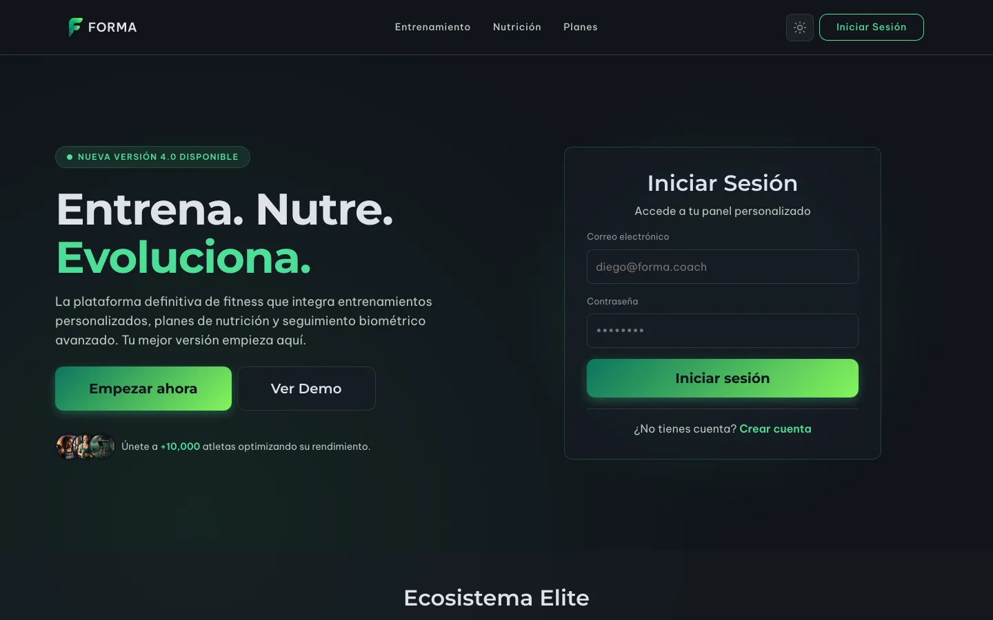 Landing pública de Forma: barra superior con Entrenamiento, Nutrición y Planes, titular "Entrena. Nutre. Evoluciona." con la última palabra en verde, párrafo descriptivo, botones "Empezar ahora" y "Ver Demo", y a la derecha la tarjeta de inicio de sesión con correo, contraseña y enlace para crear cuenta
